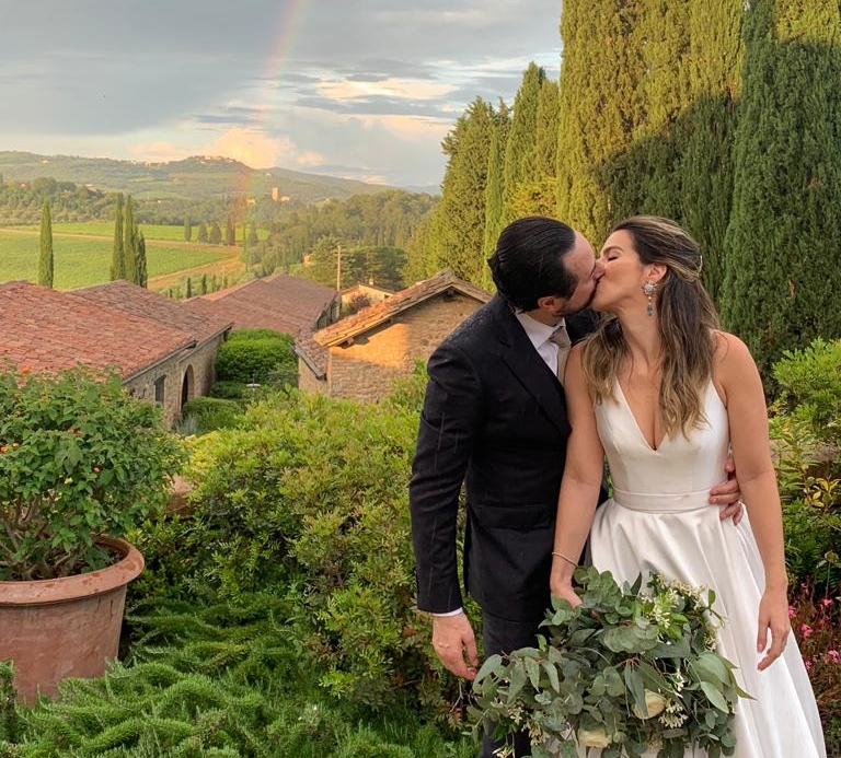 Casamento de Amanda Távora e Vinícius Leite reúne cearenses na Toscana