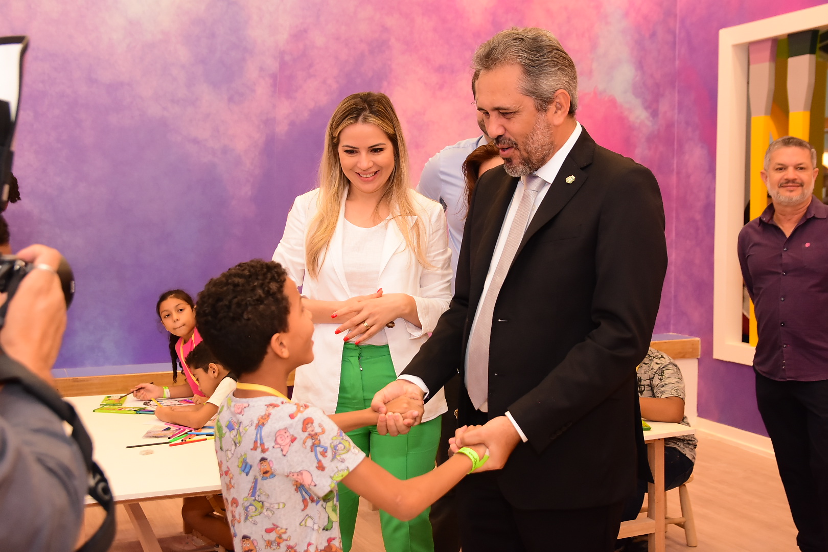 Com visita do governador Elmano de Freitas, Cidade Mais Infância reabre para público externo