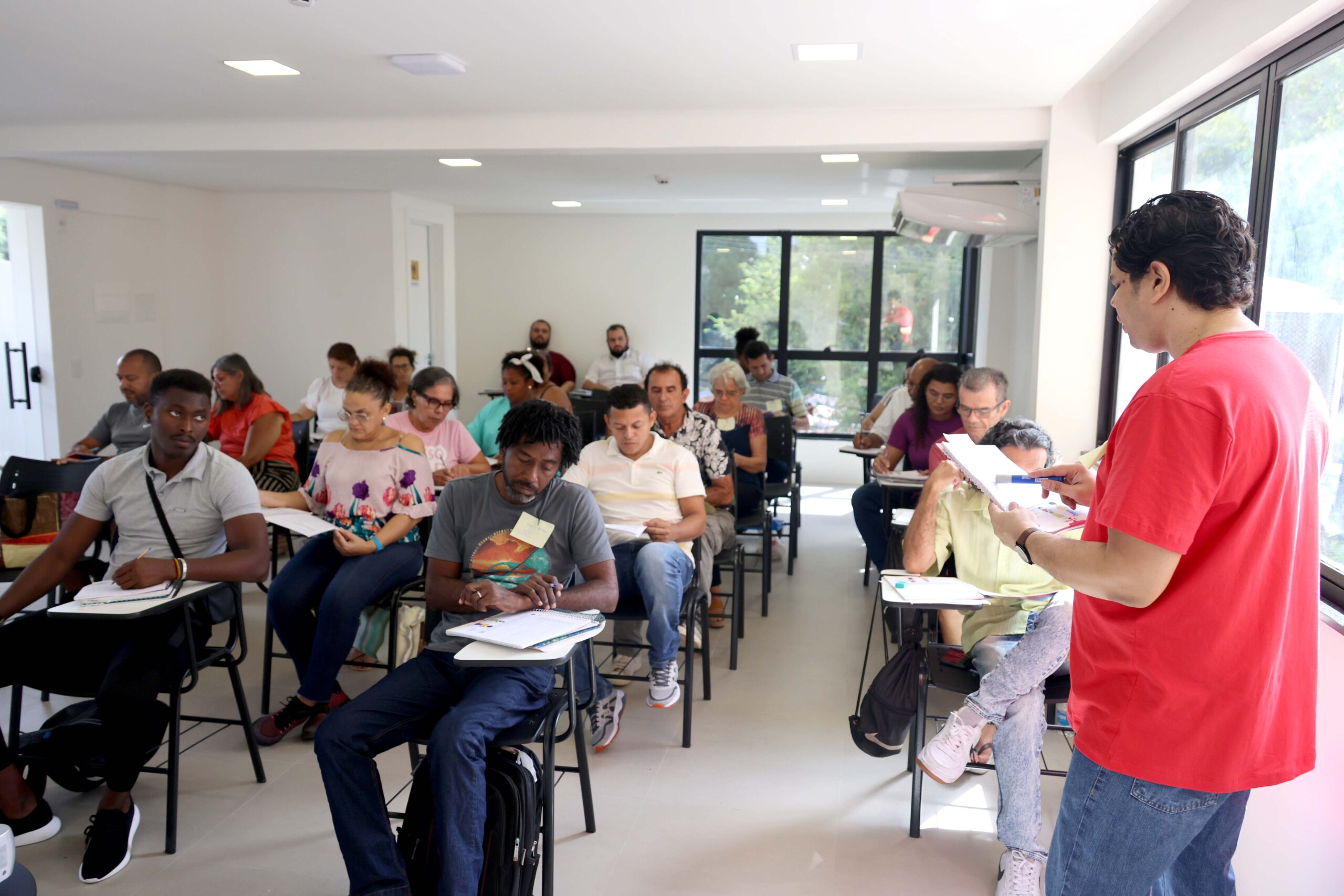 Prefeitura de Fortaleza oferta 180 vagas de cursos de idiomas para profissionais do turismo