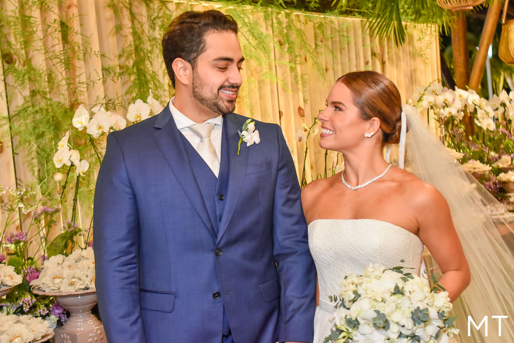 Letícia Studart e Rafael Pinto se casam em cerimônia no Eusébio