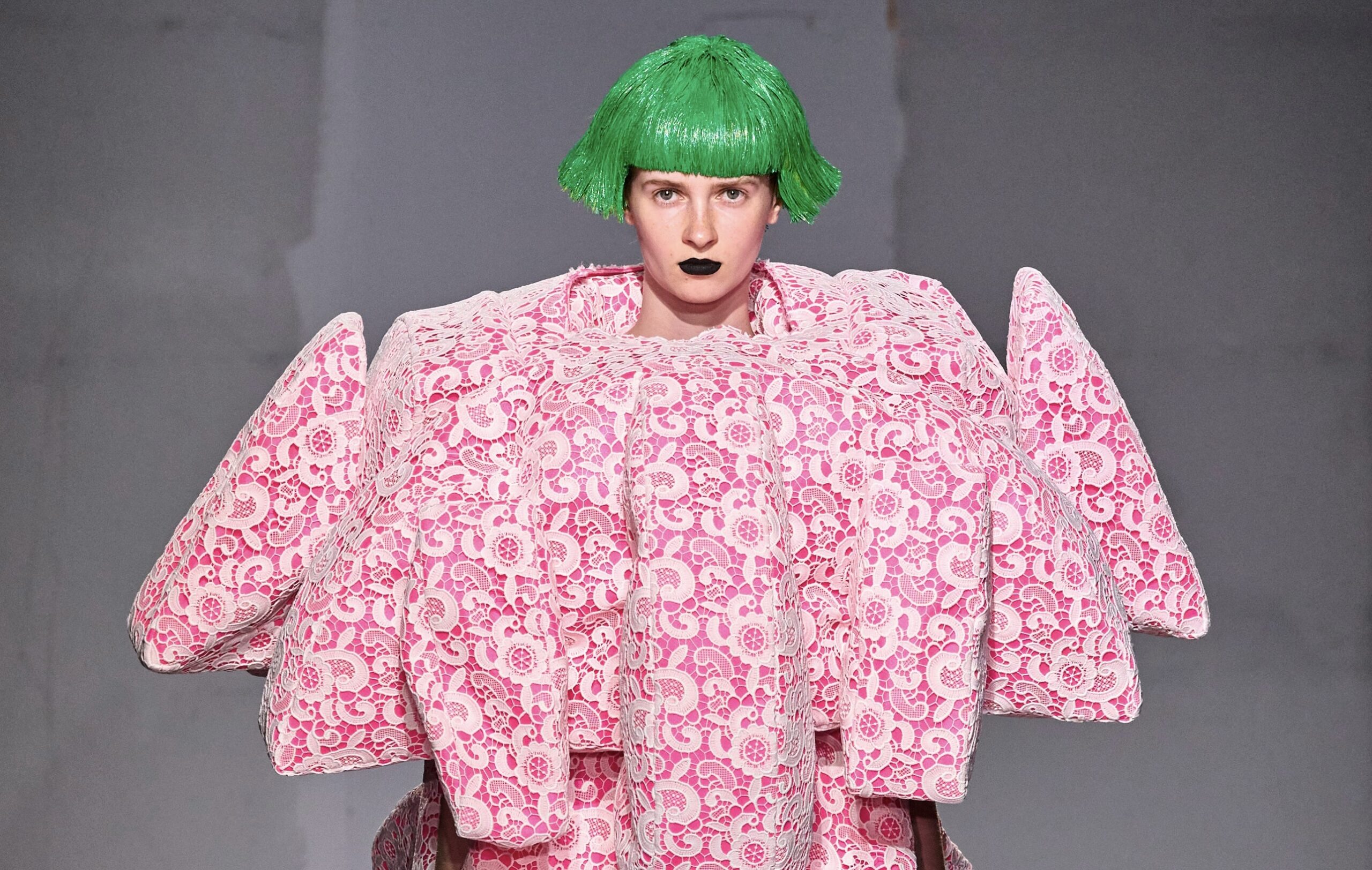 10 looks inusitados desfilados na Paris Fashion Week
