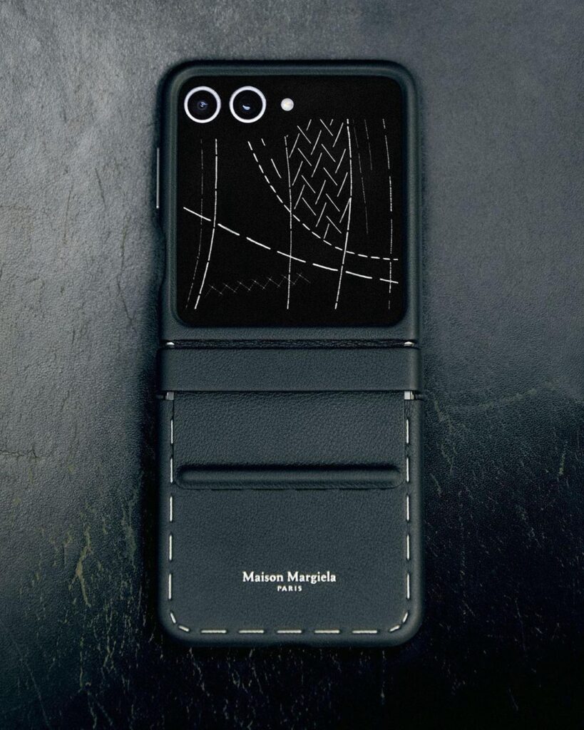 Maison Margiela e Samsung lançam novo modelo do Galaxy Z Flip 5