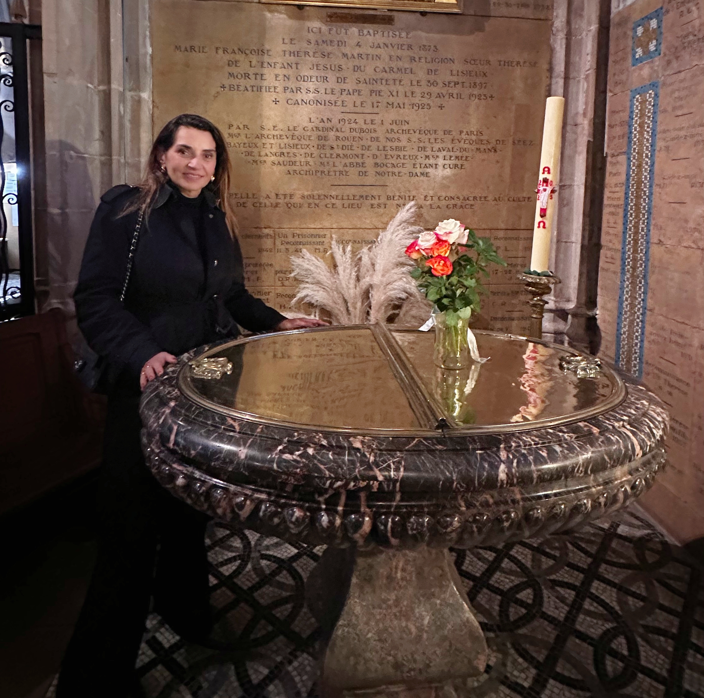 Márcia Travessoni visita Alençon, região da Normandia onde nasceu Santa Teresinha