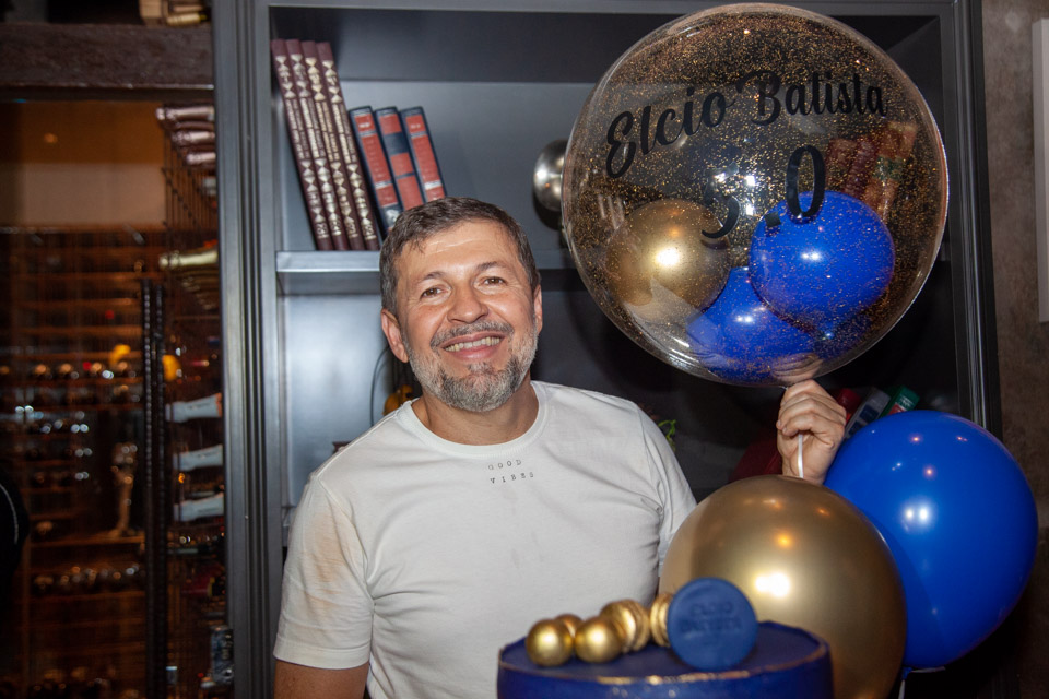 Élcio Batista celebra 50 anos com festa no Moleskine Gastrobar