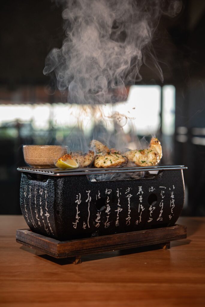 Com foco na culinária asiática, o Vistta promete uma experiência gastronômica e visual única na capital cearense