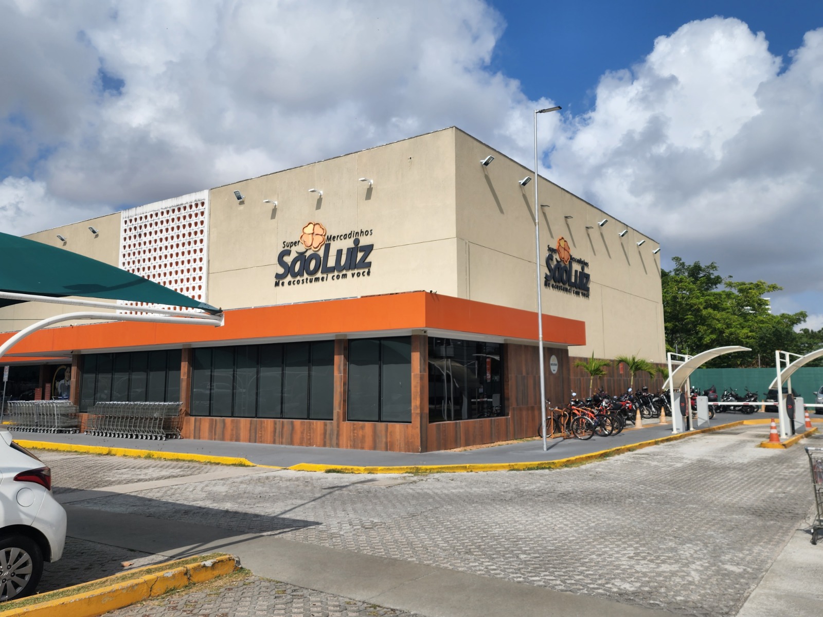 Grupo São Luiz assume operação de duas unidades do Supermercado Brasileiro