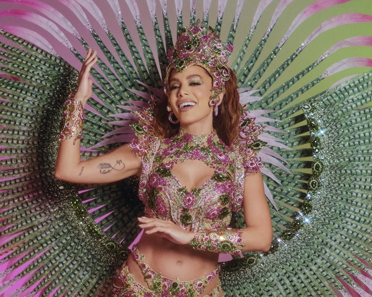 Anitta encerra agenda de Carnaval com bloco no Rio e 24 horas de trabalho