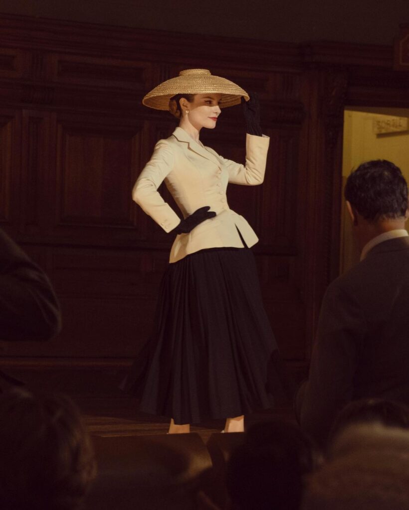 'The New Look': saiba tudo sobre o figurino da série que foca em Dior e Chanel