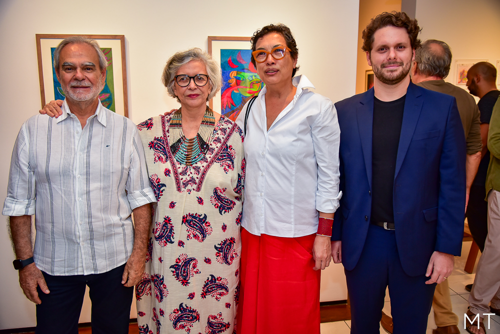 Ana Miranda inaugura exposição de desenhos e lança livro na Galeria Multiarte