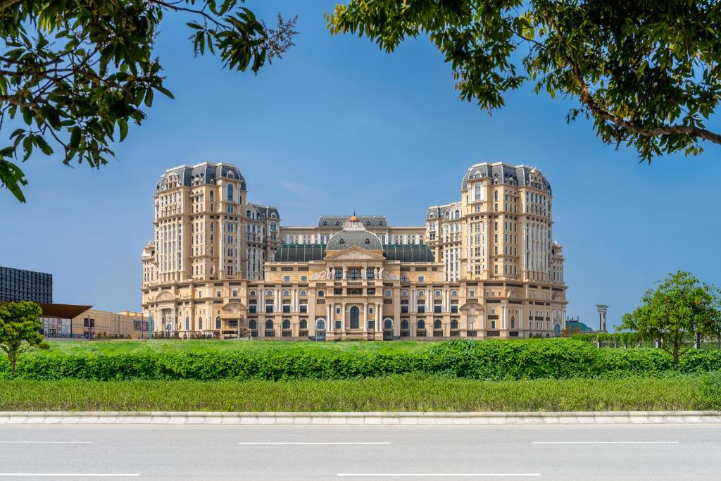 Versace inaugura hotel luxuoso em Macau, na China; veja fotos