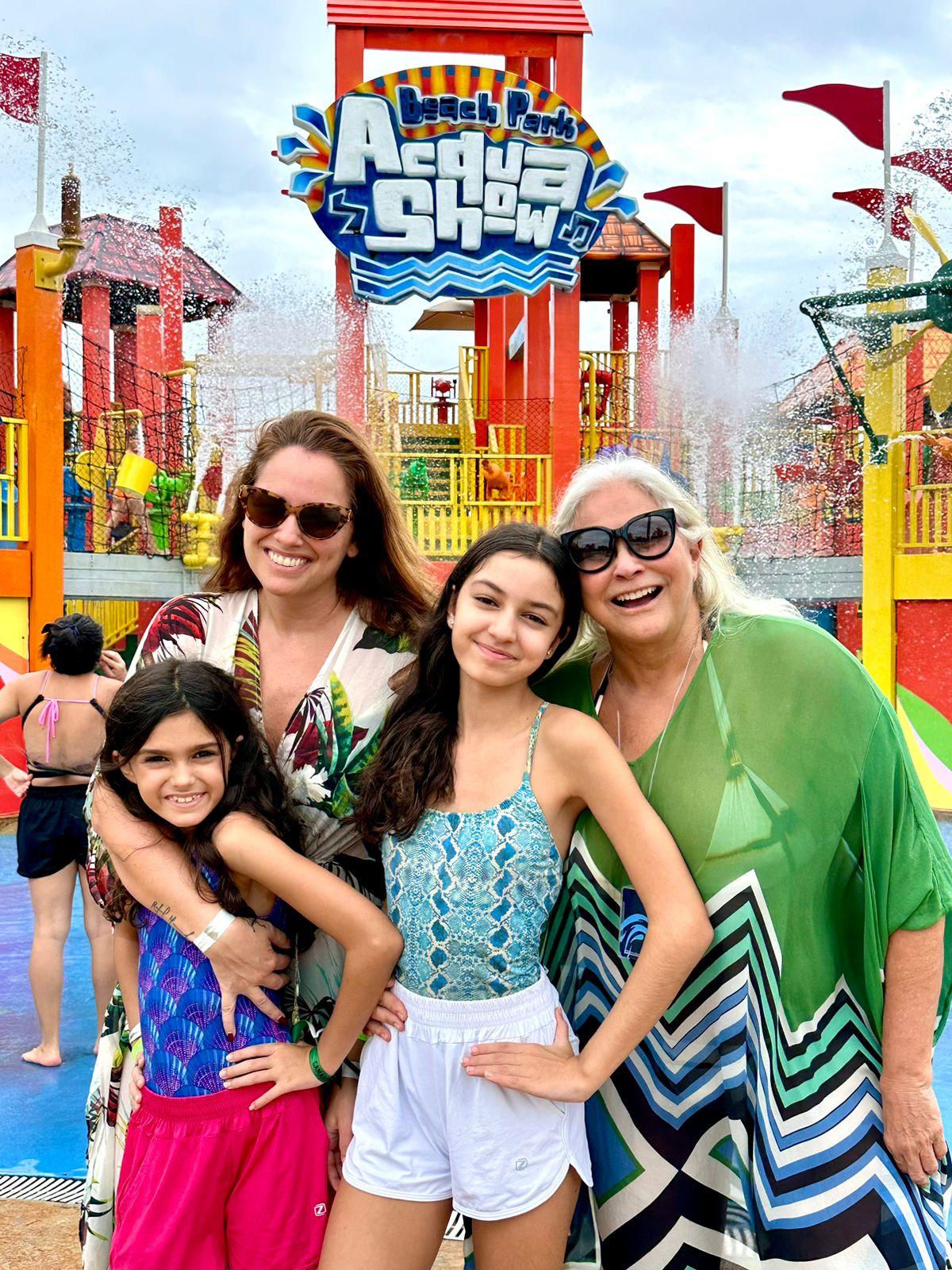 Fafá de Belém curte férias com a família no Beach Park durante feriado de Páscoa