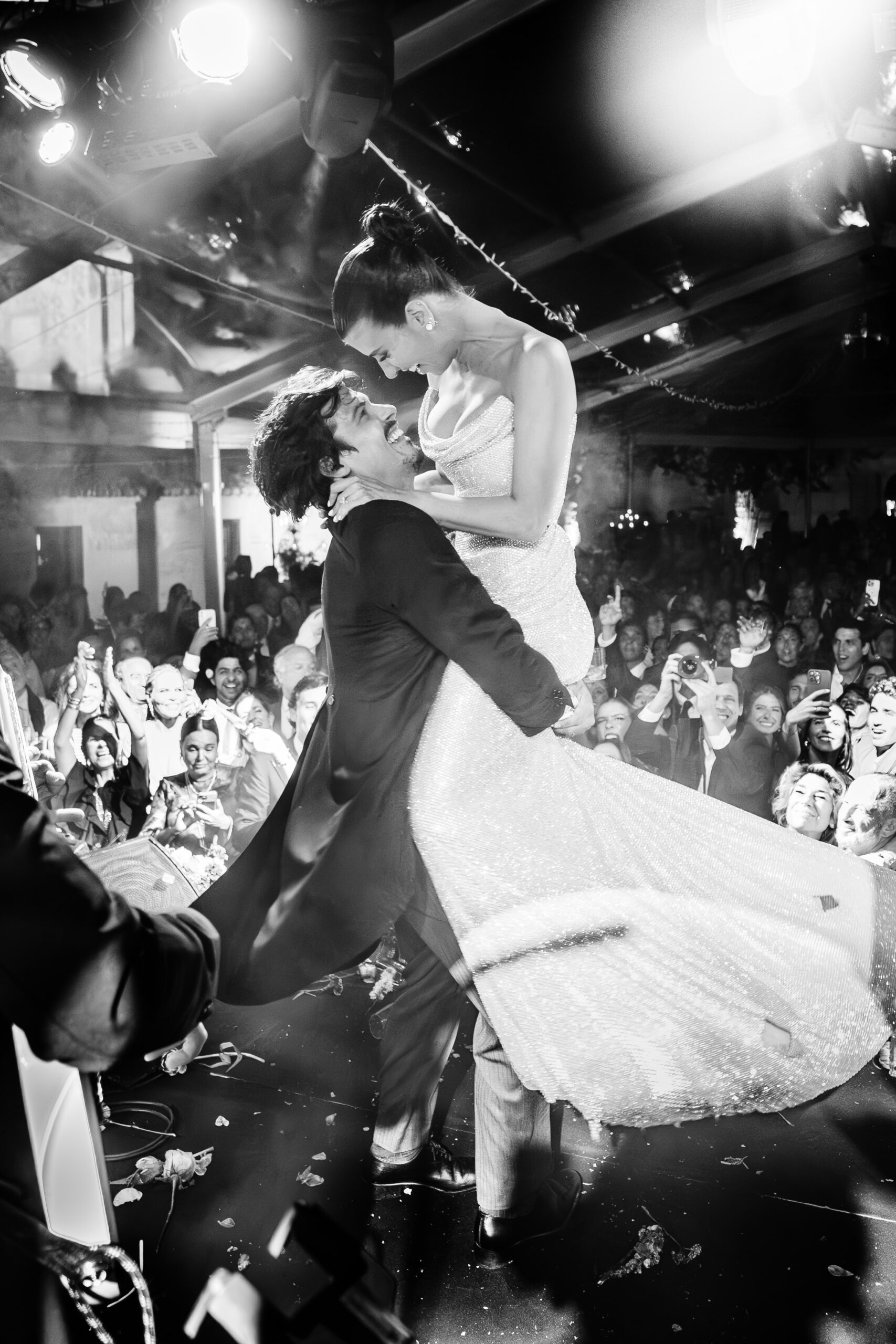 Cesca Civita se torna primeira noiva brasileira a usar vestidos de Vivienne Westwood; veja fotos