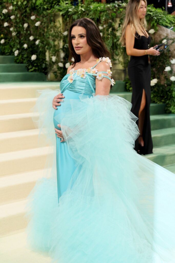 Lea Michele apareceu com vestido Rodarte
