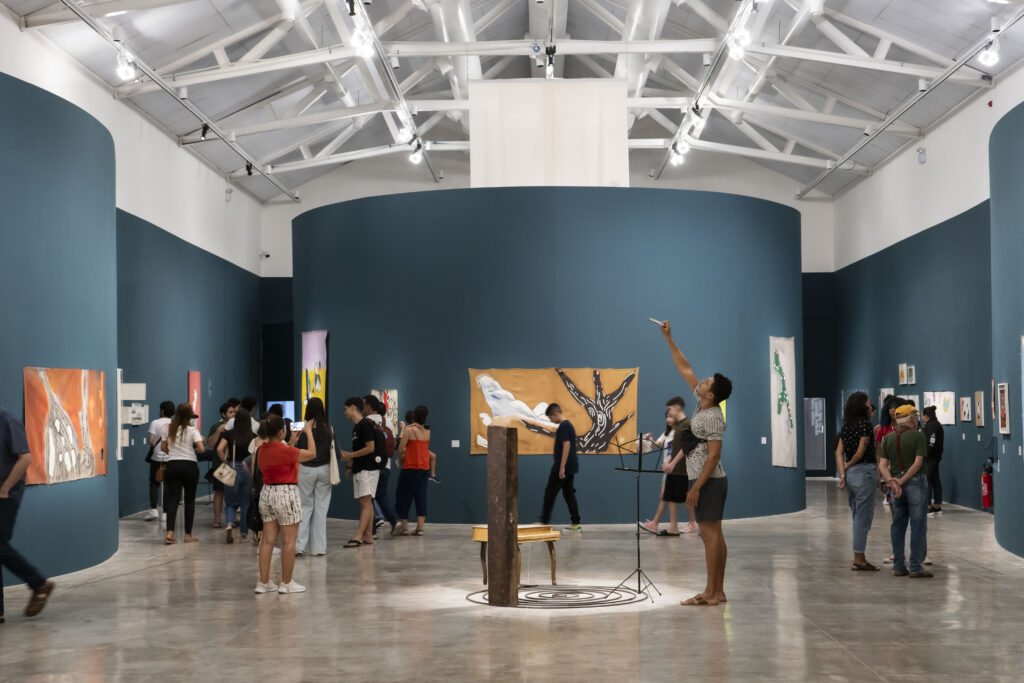 Visita guiada na exposição "Leonilson" na Pinacoteca do Ceará