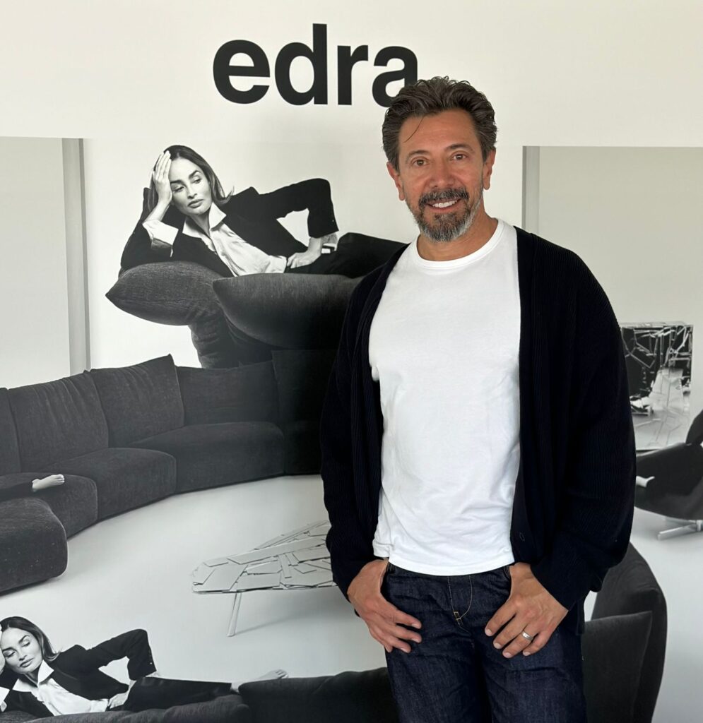 Arquiteto Carlos Otávio visita showroom da Edra na Itália
