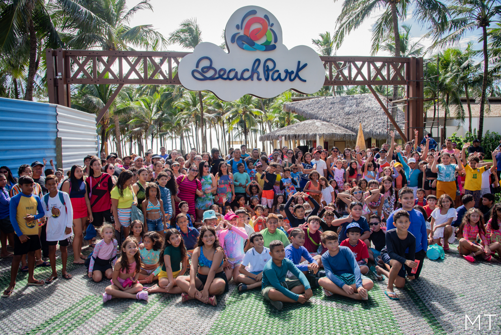 Beach Park recebe a iniciativa “Maior Aula de Natação do Mundo”