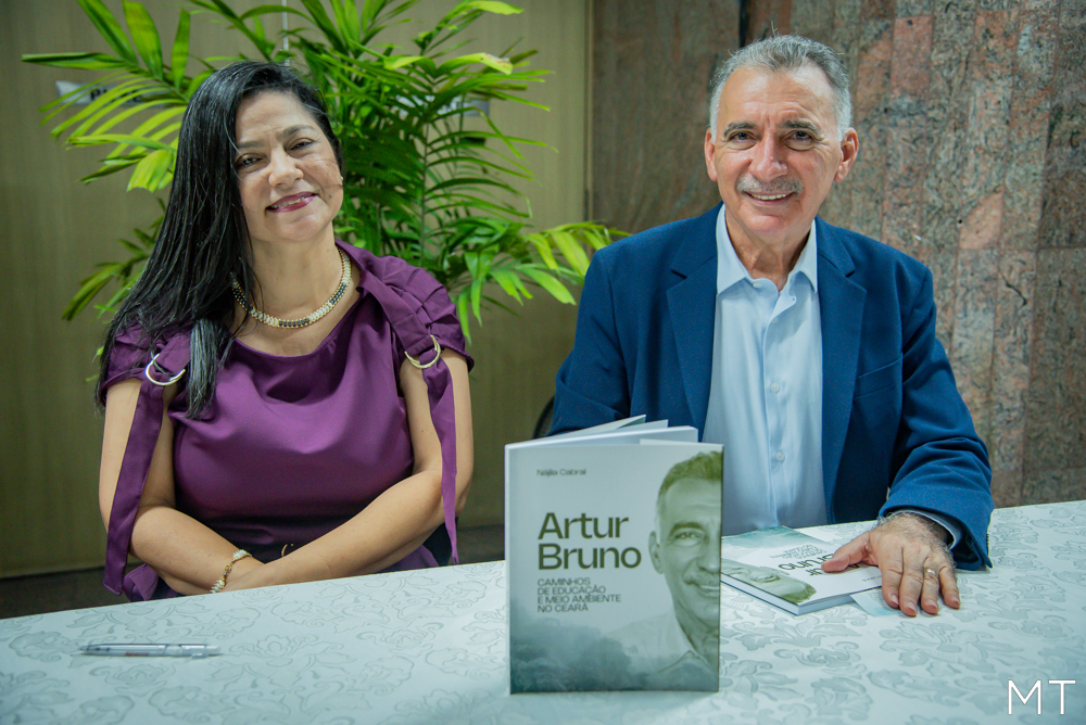 Livro sobre a trajetória de Artur Bruno é lançado em Fortaleza