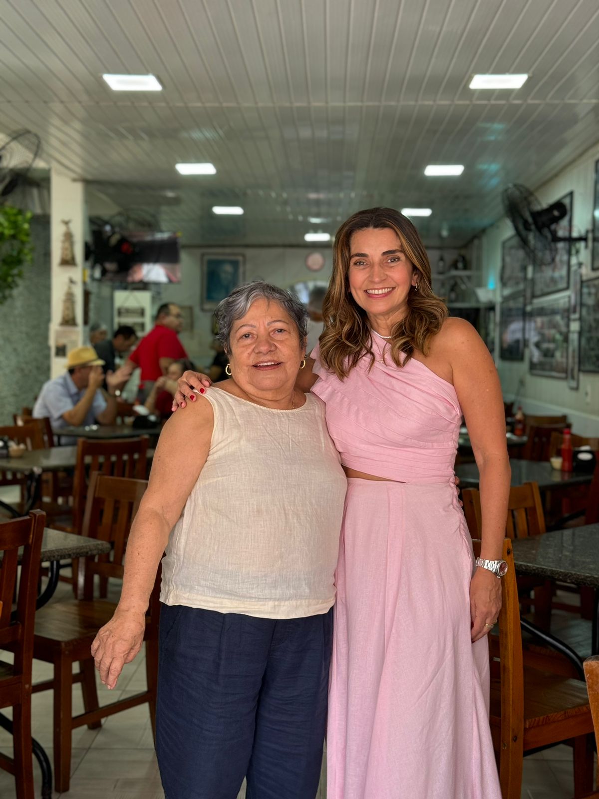 Dona Zena, ícone da gastronomia fortalezense, celebra aniversário e 55 anos de seu restaurante