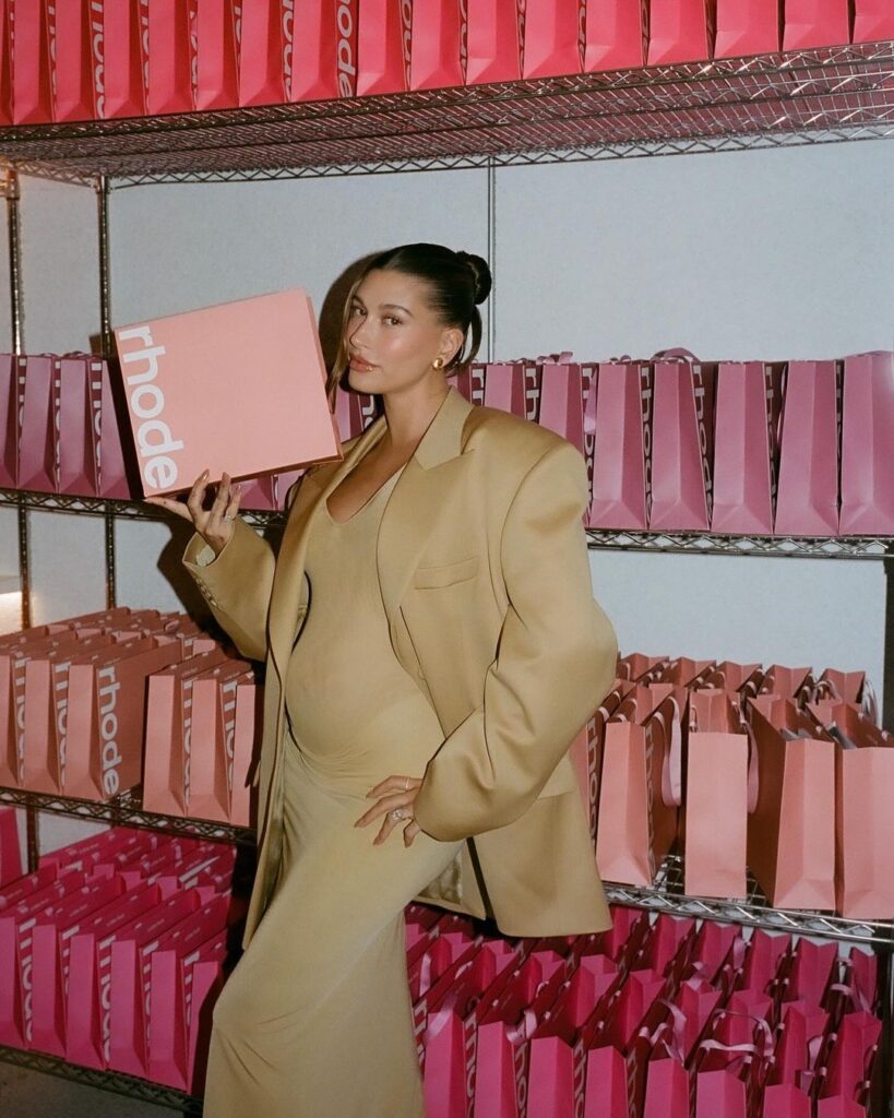 10 looks de Hailey Bieber grávida que amamos