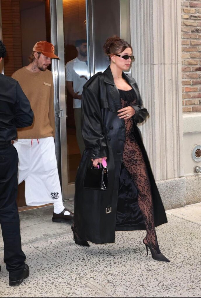 10 looks de Hailey Bieber grávida que amamos