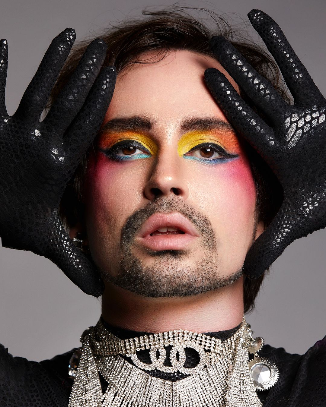 Johnny Hooker fará show na edição comemorativa do DFB 2024