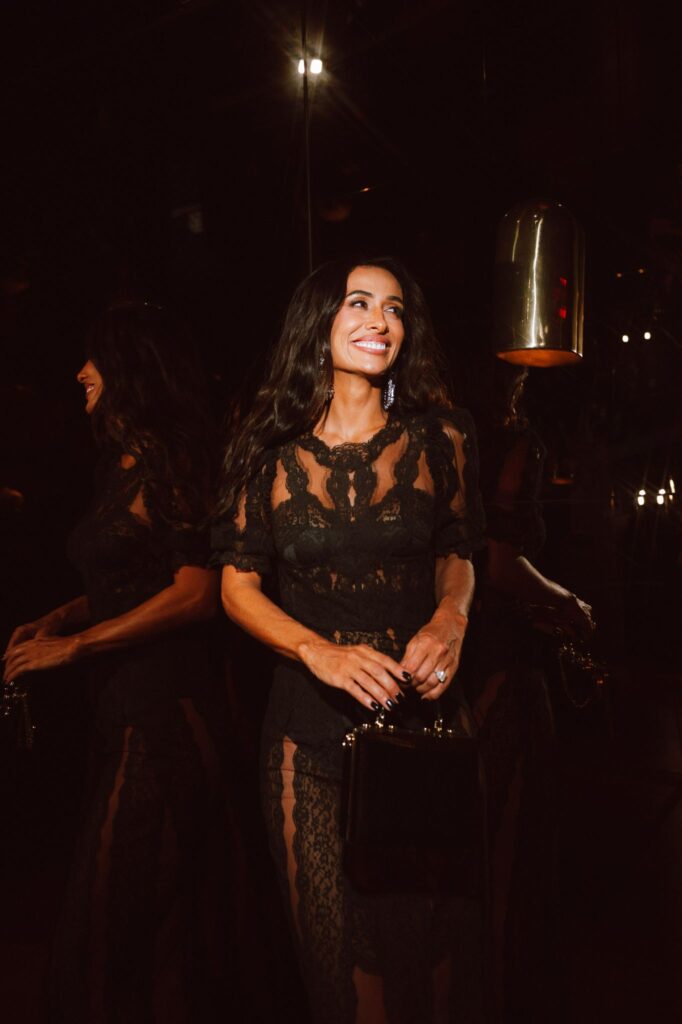 Famosos participam do Baile do BB em São Paulo; veja looks