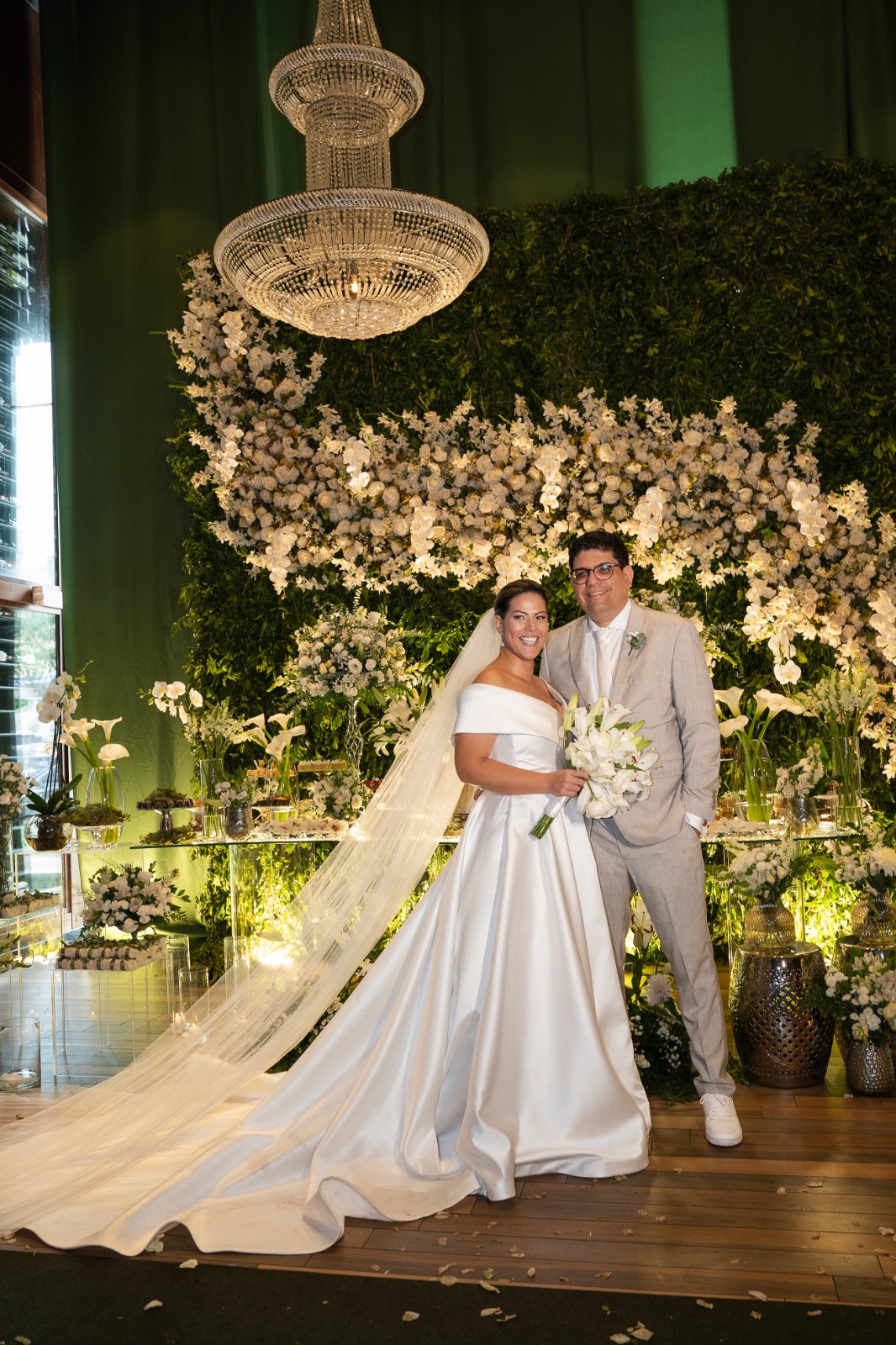 Juliana de Fátima e André Rodrigues celebram casamento entre familiares e amigos