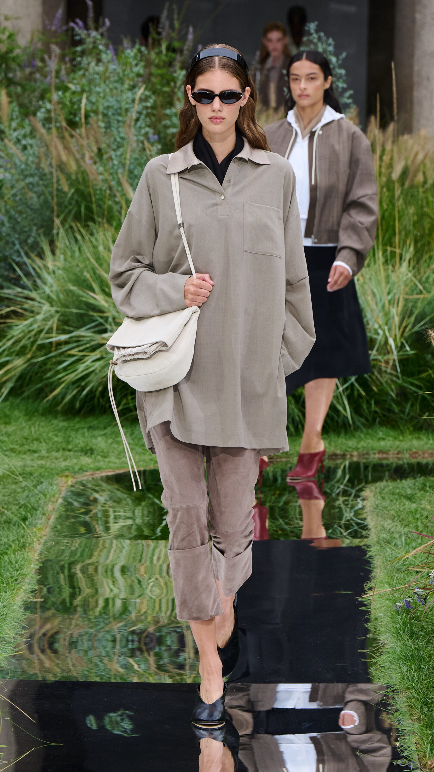Boss apresenta vestuário corporativo descontraído na Milão Fashion Week