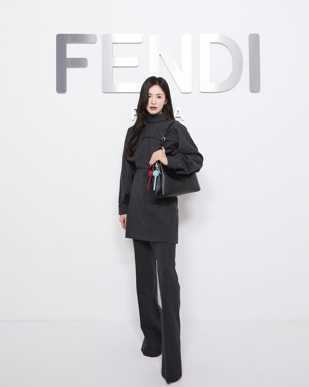 Fendi reúne famosos no desfile de abertura da Milão Fashion Week