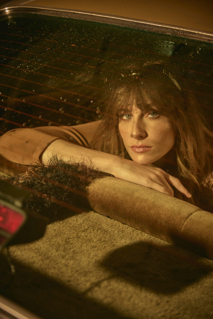 Dani Gondim estrela editorial boho chic na 29ª edição da Revista MT
