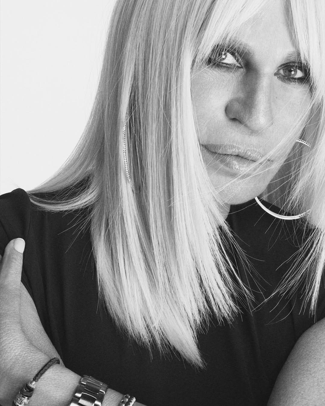 Donatella Versace deixa diretoria criativa da Versace