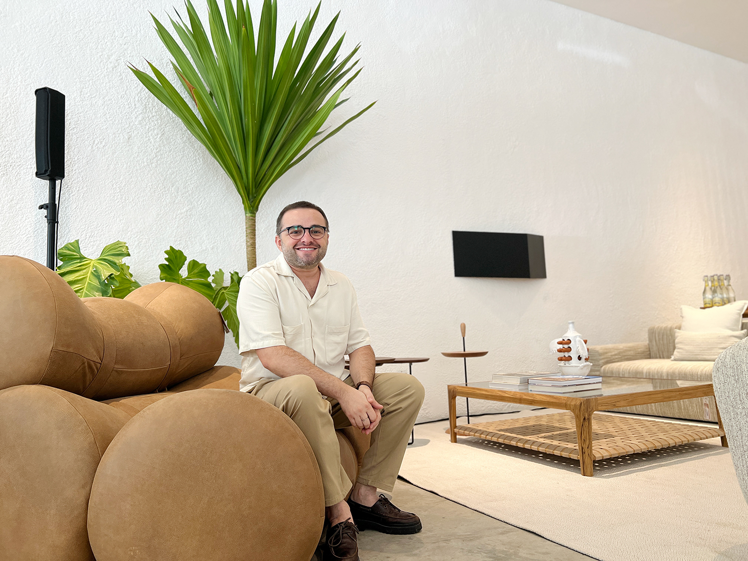 Entrevista – Ramiro Mendes fala sobre parceria com Cozy Interiors, design brasileiro e projetos no exterior