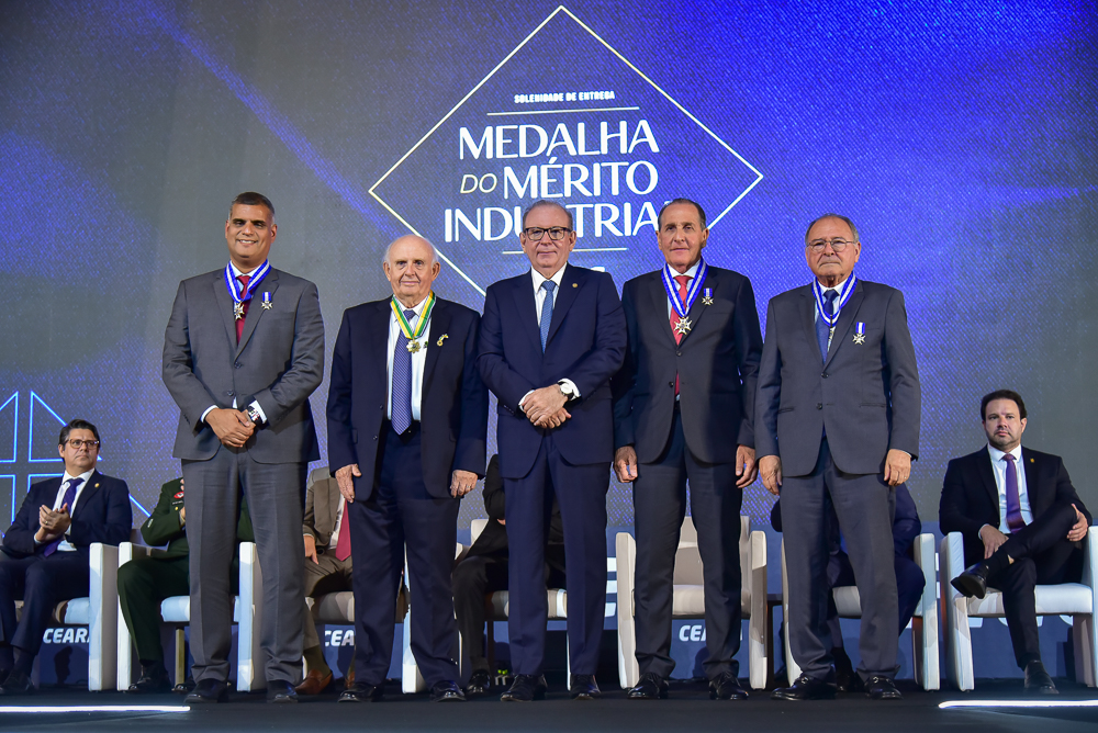 FIEC entrega Medalha do Mérito Industrial 2025 em cerimônia