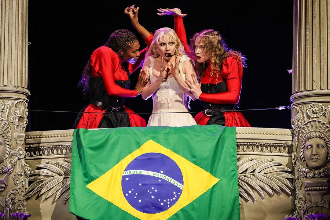 Lady Gaga leva mais de 2 milhões de pessoas às areias de Copacabana em show histórico