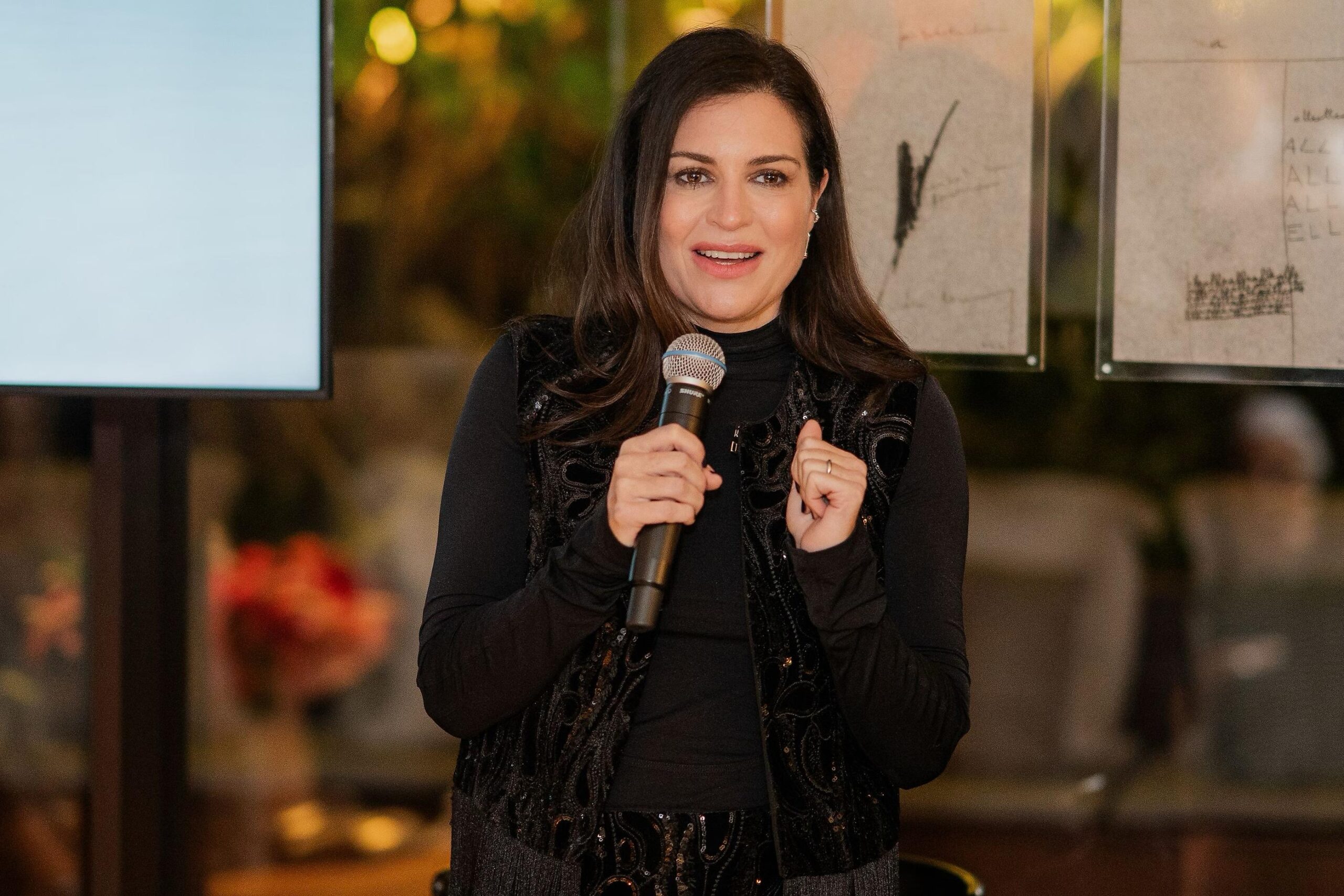 Natalie Klein é homenageada em jantar com lideranças femininas