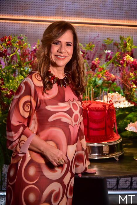 Martinha Assunção celebra aniversário na companhia de amigos e familiares
