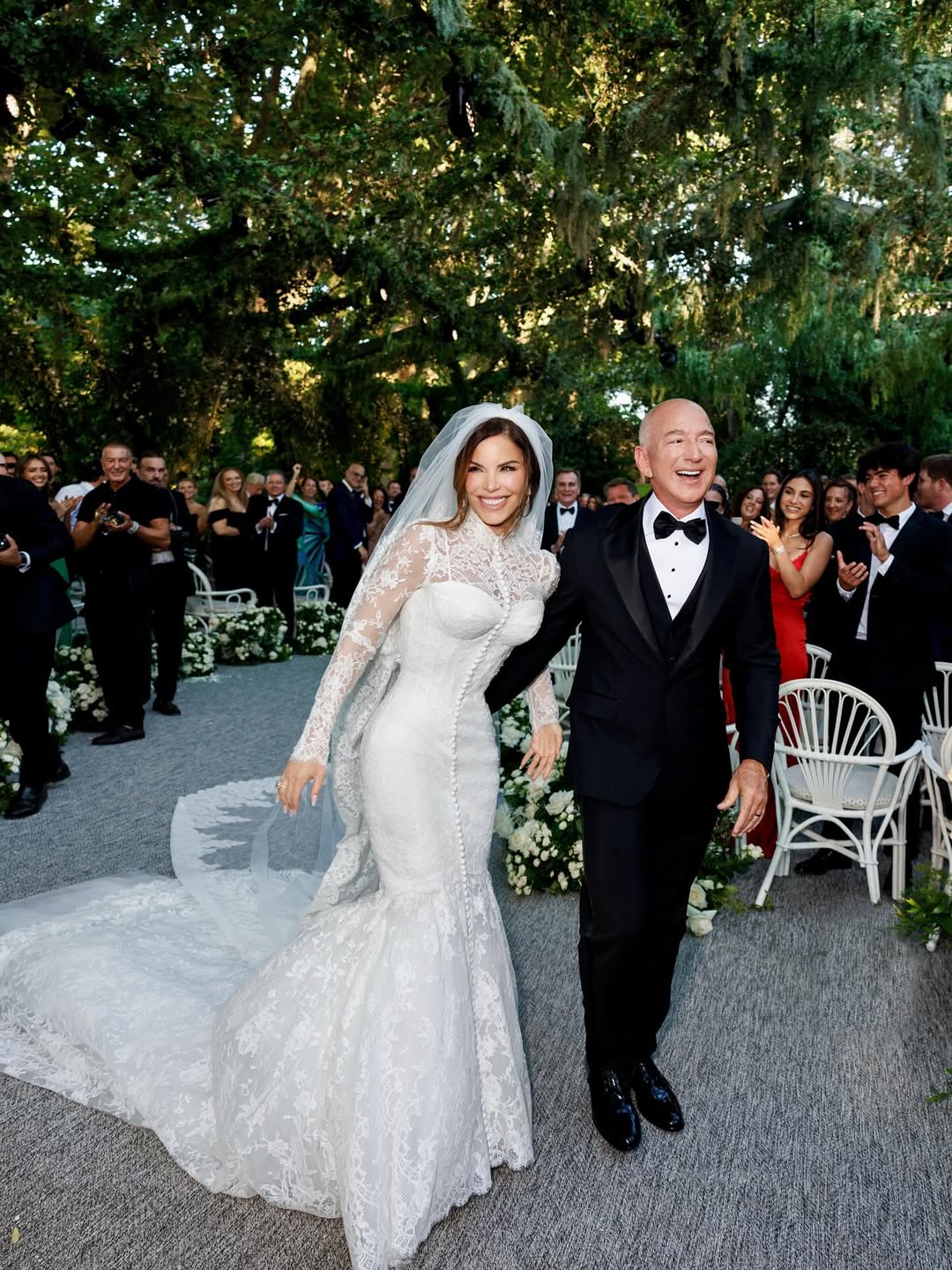 Lauren Sánchez se casa com Jeff Bezos com vestido Dolce & Gabbana