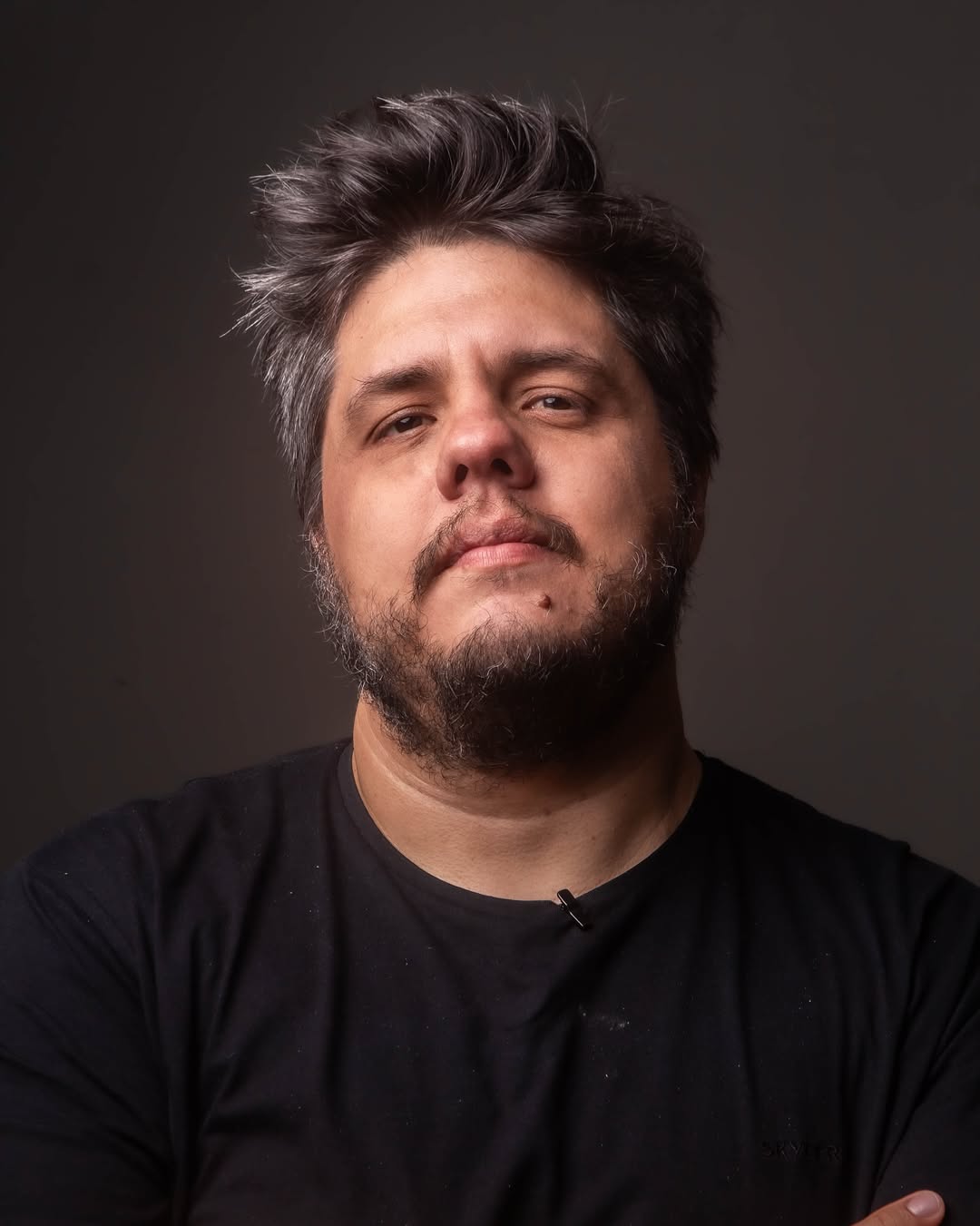 ‘A Comunidade’: Leo Paiva celebra ato solidário em espetáculo no Teatro RioMar Fortaleza