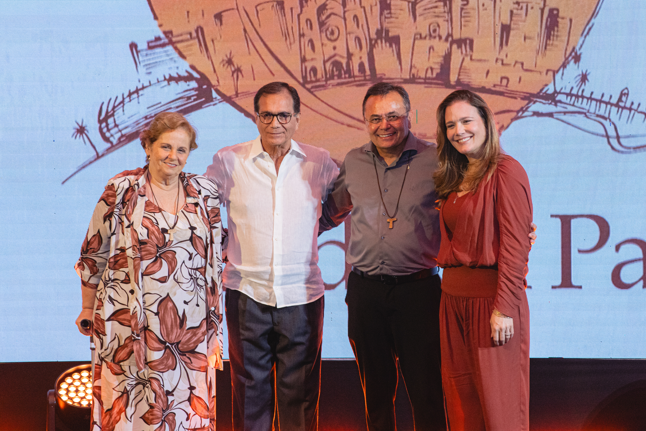 Shalom celebra 43 anos com coquetel beneficente