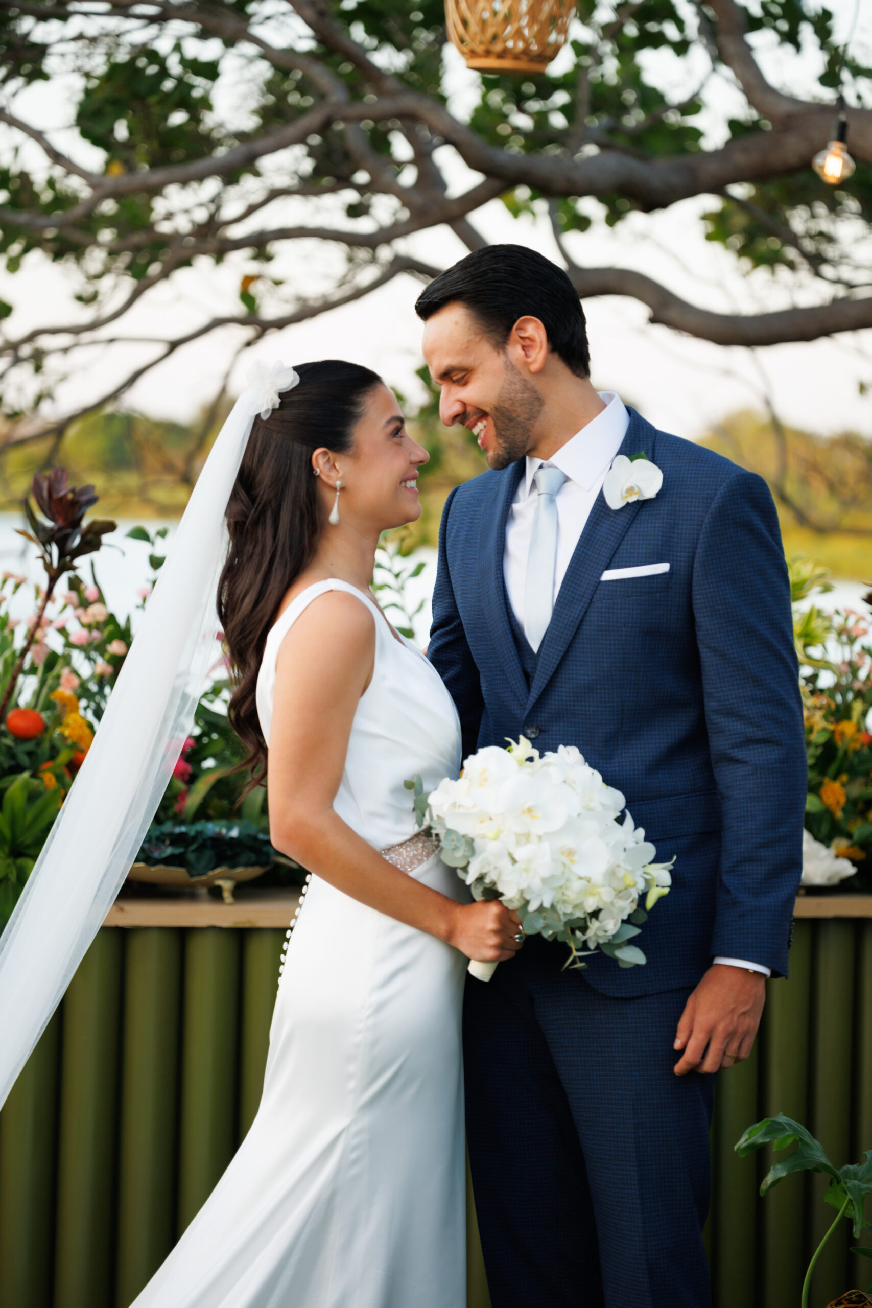 Beatriz Albuquerque e Eduardo Barreira celebram casamento ao lado de familiares e amigos