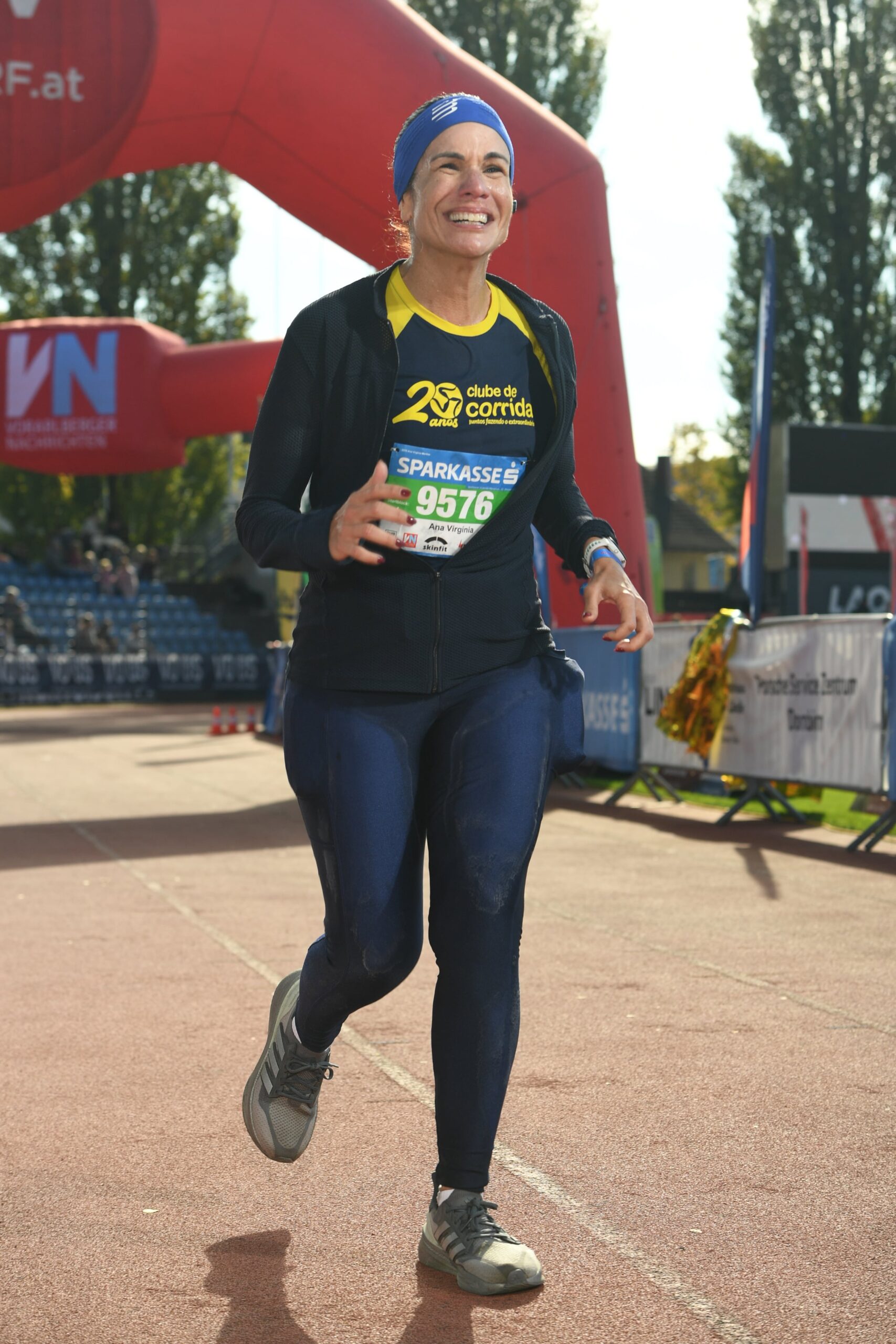 Coragem nos pés: a jornada de Ana Virgínia Martins em sua primeira maratona