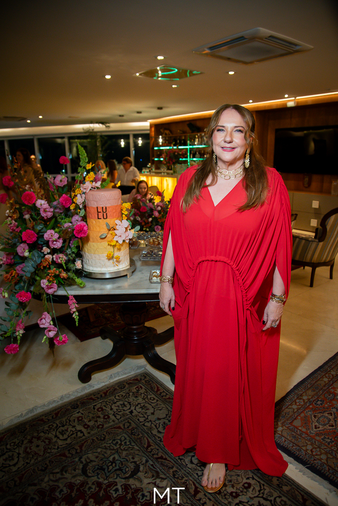 Luiziane Cavalcante inaugura novo ciclo com festa animada