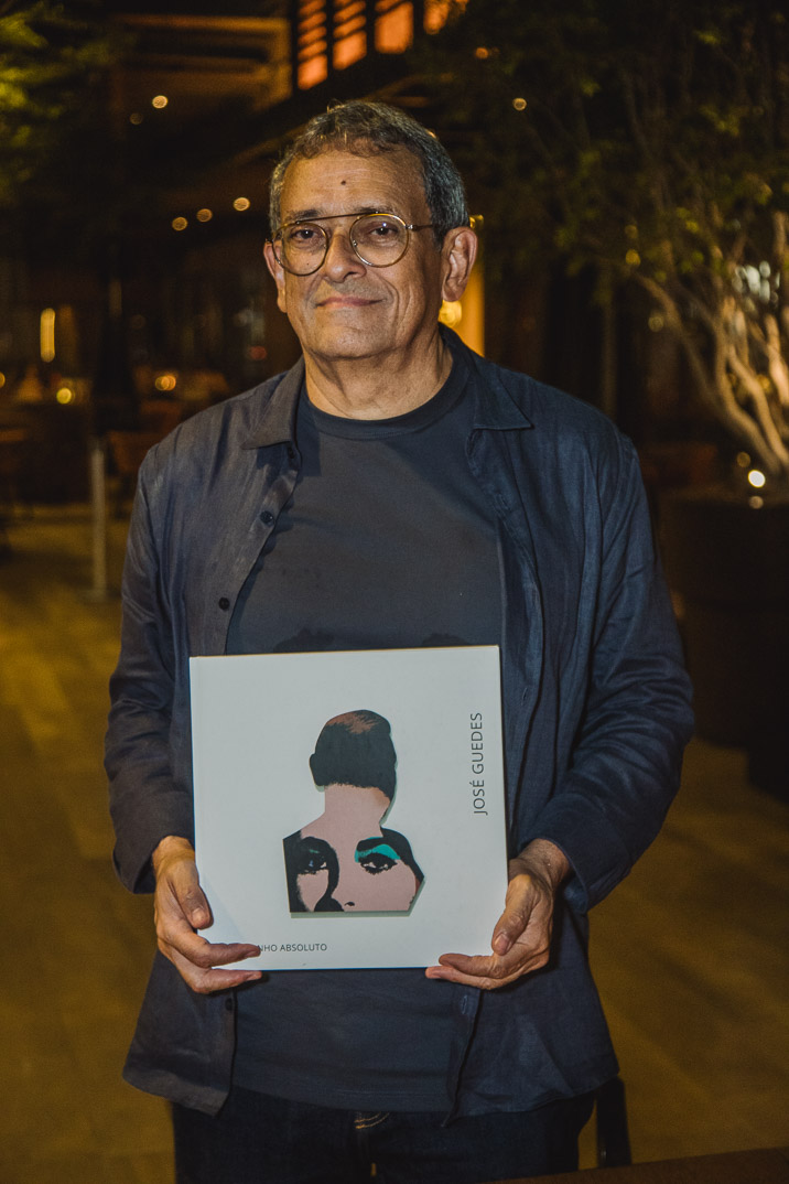 ‘José Guedes e o sonho absoluto’: artista recebe amigos e familiares para lançamento de seu livro