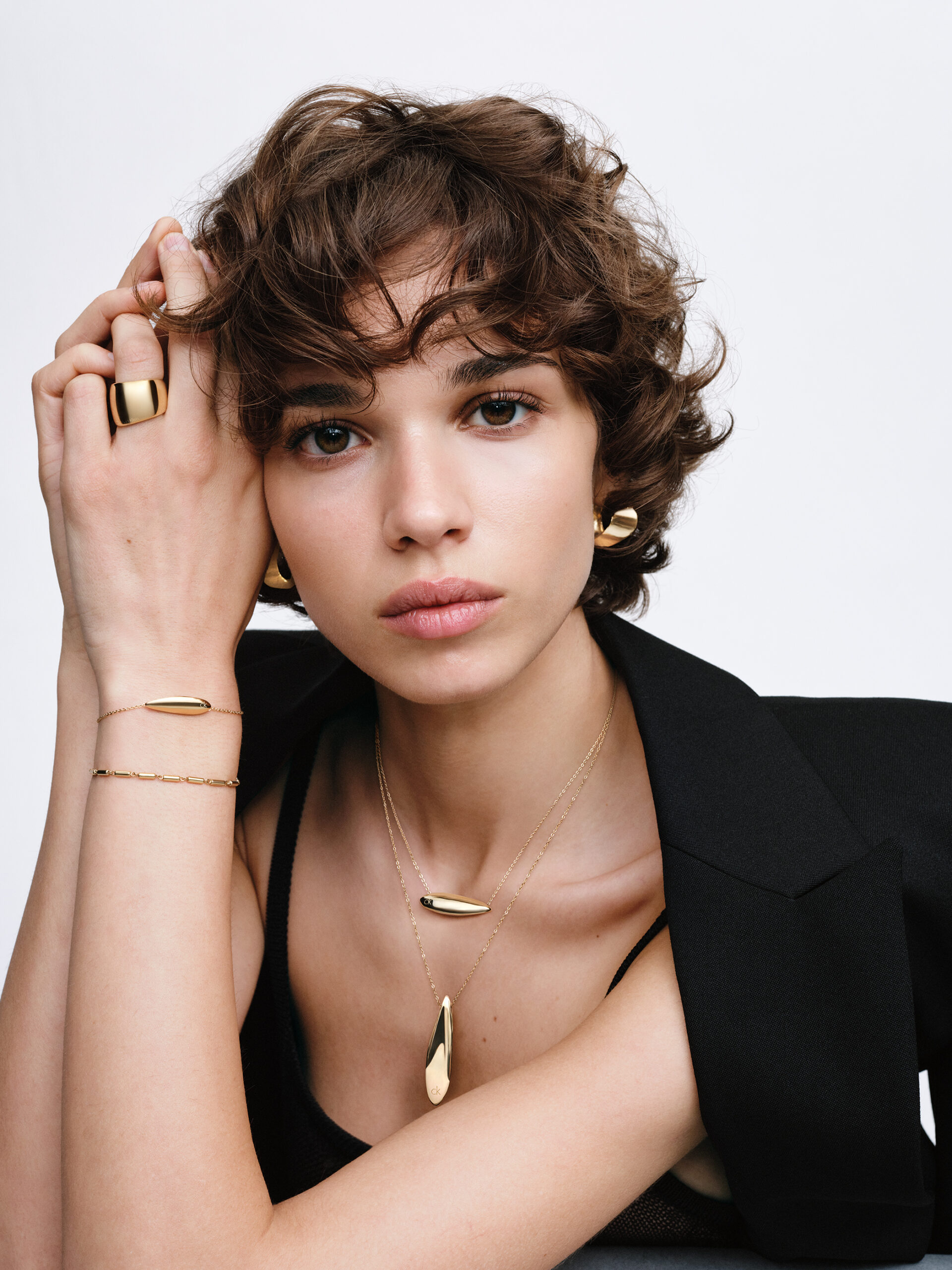 Calvin Klein expande presença nacional com nova linha de joias