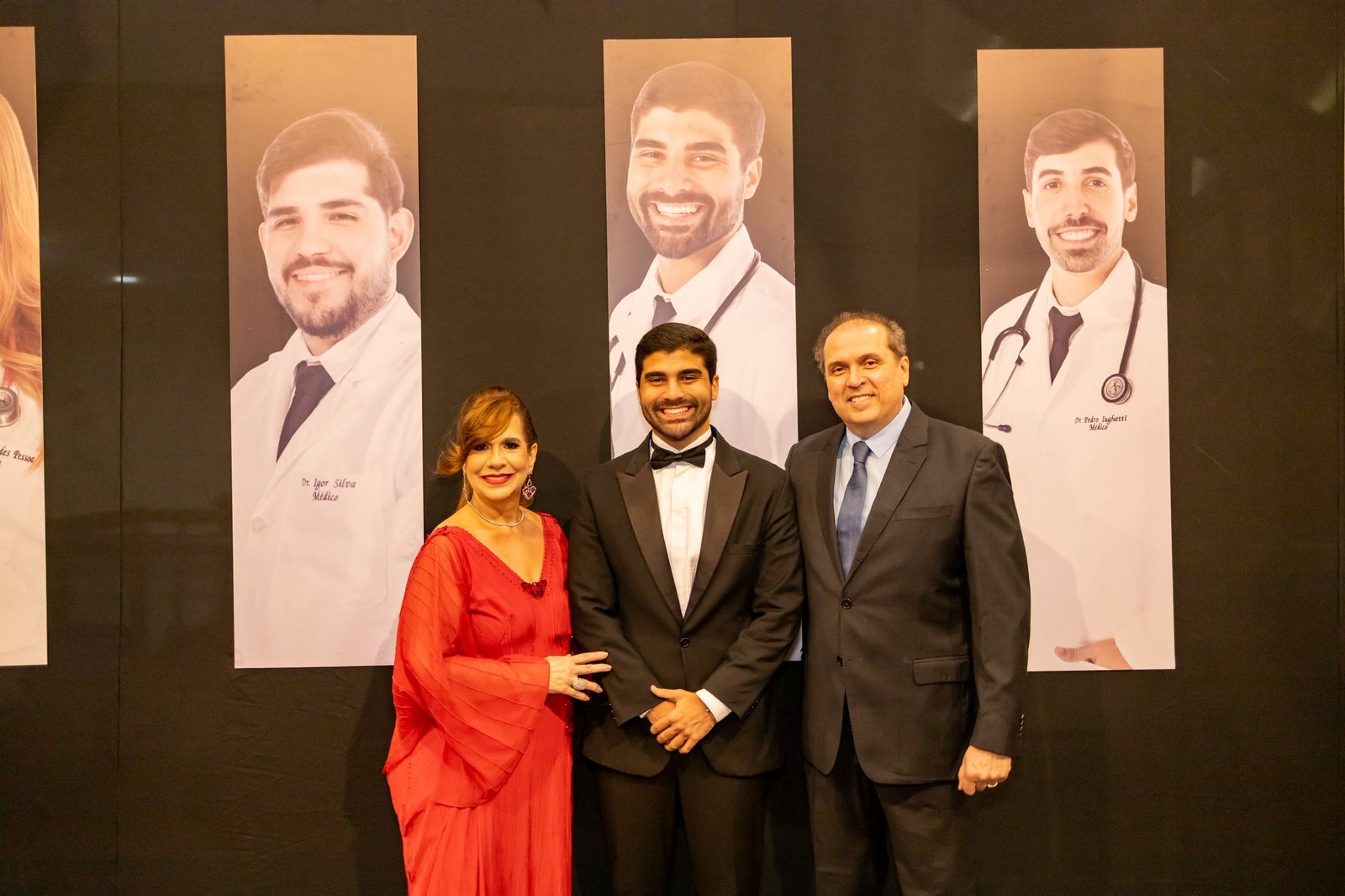 Thiago Menezes  celebra formatura em Medicina