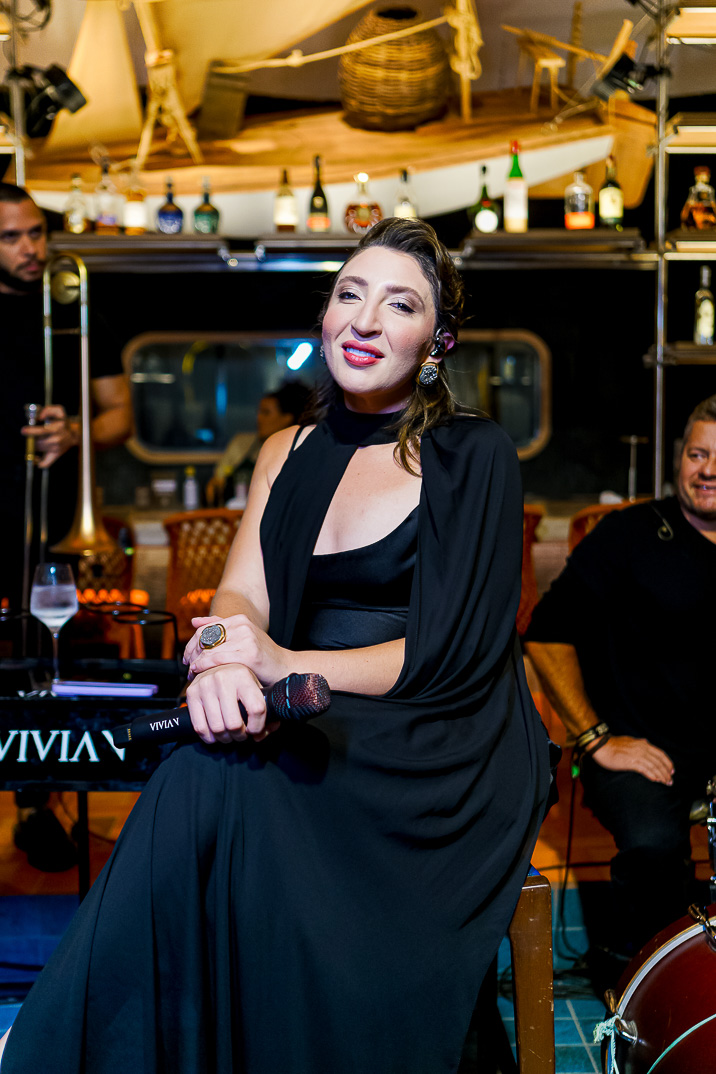 NOM Frutos do Mar estreia projeto musical “NOM In Concert” com Vivian Fernandez