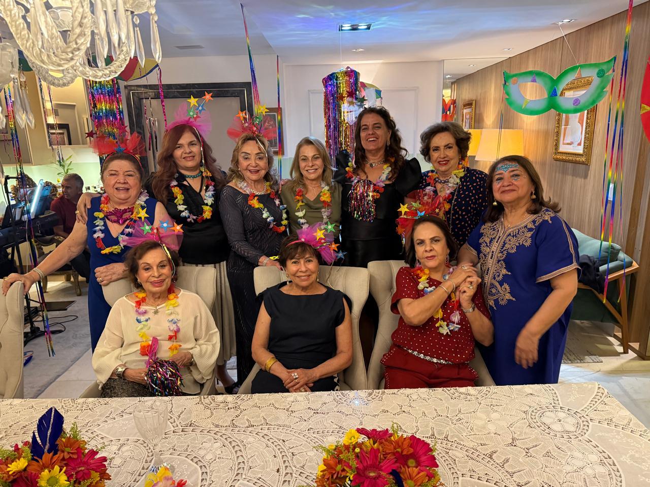 Maria Vital promove Jantar das Azuis em clima de folia