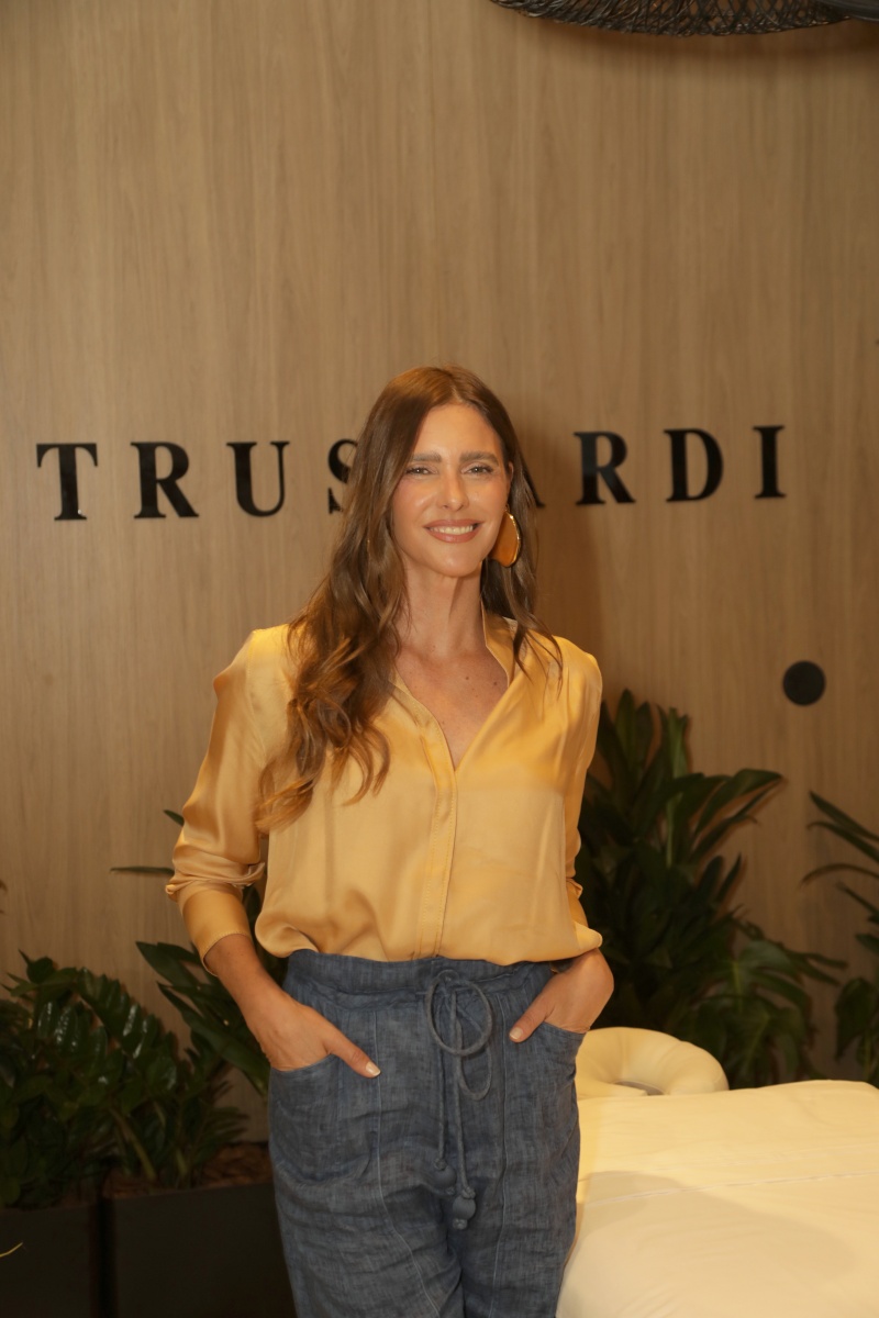 Fernanda Lima marca presença em evento da Trussardi em SP
