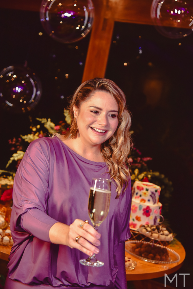 Karla Rodrigues celebra 40 anos em festa encantadora