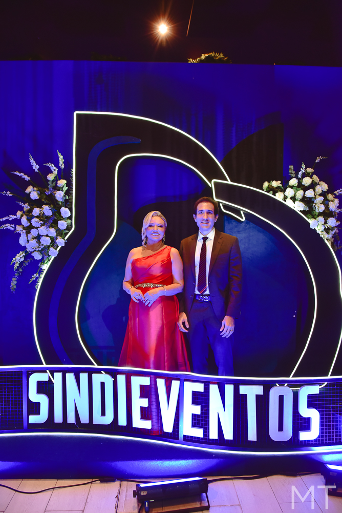 Sindieventos Ceará homenageia destaques do setor com Medalha Roberto Matoso